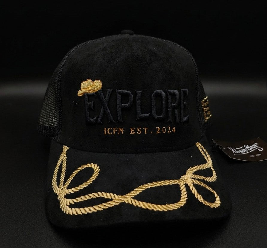 Gorra "EXPLORE" Negra con Toques Dorados
