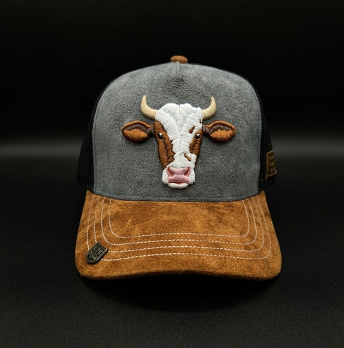 Gorra "Ganadera" en Gamuza con Bordado de Vaca