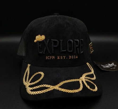 Gorra "EXPLORE" Negra con Toques Dorados
